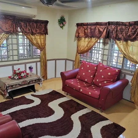 Iltizam Homestay Kuala Berang Exterior photo