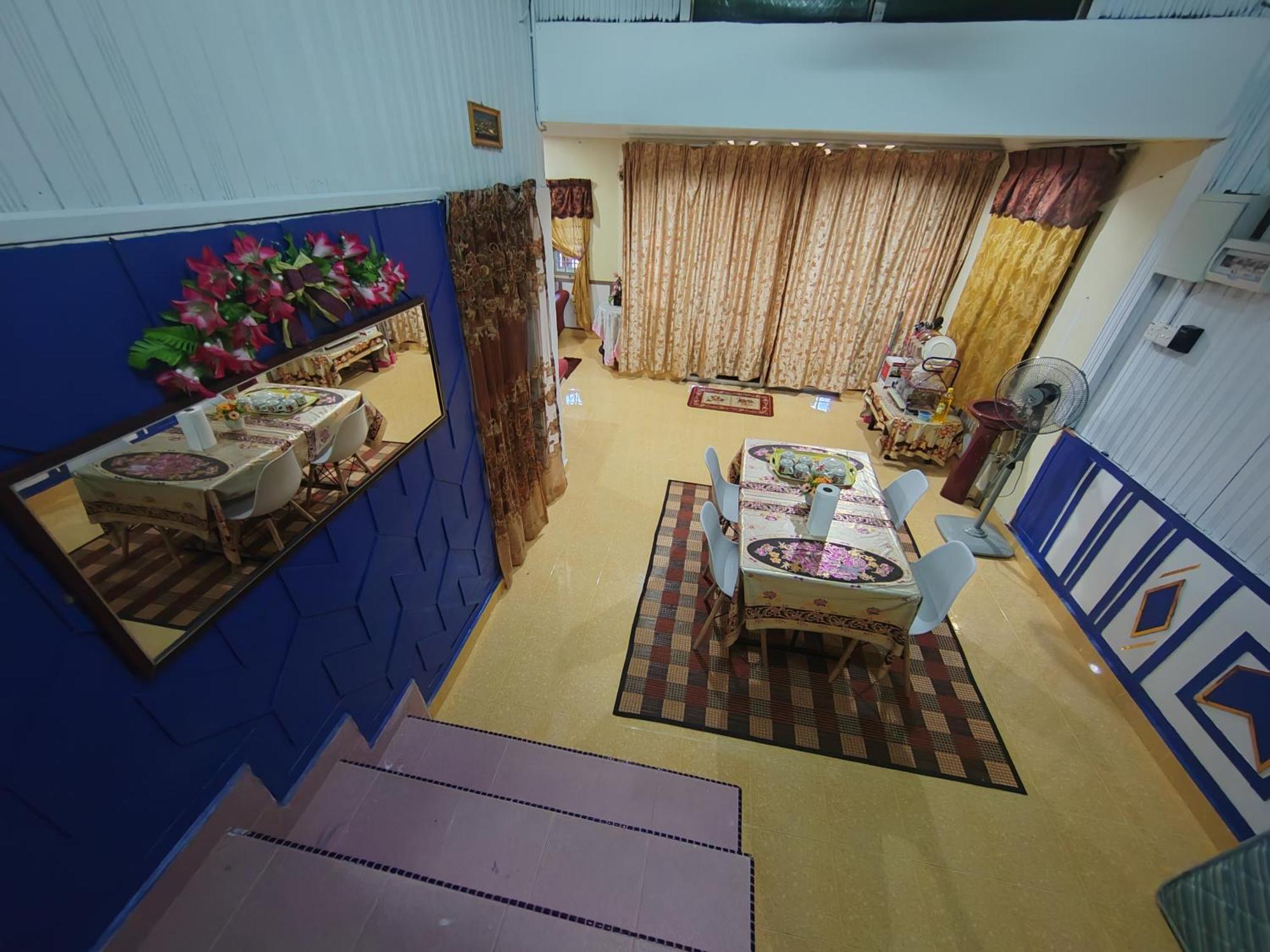 Iltizam Homestay *