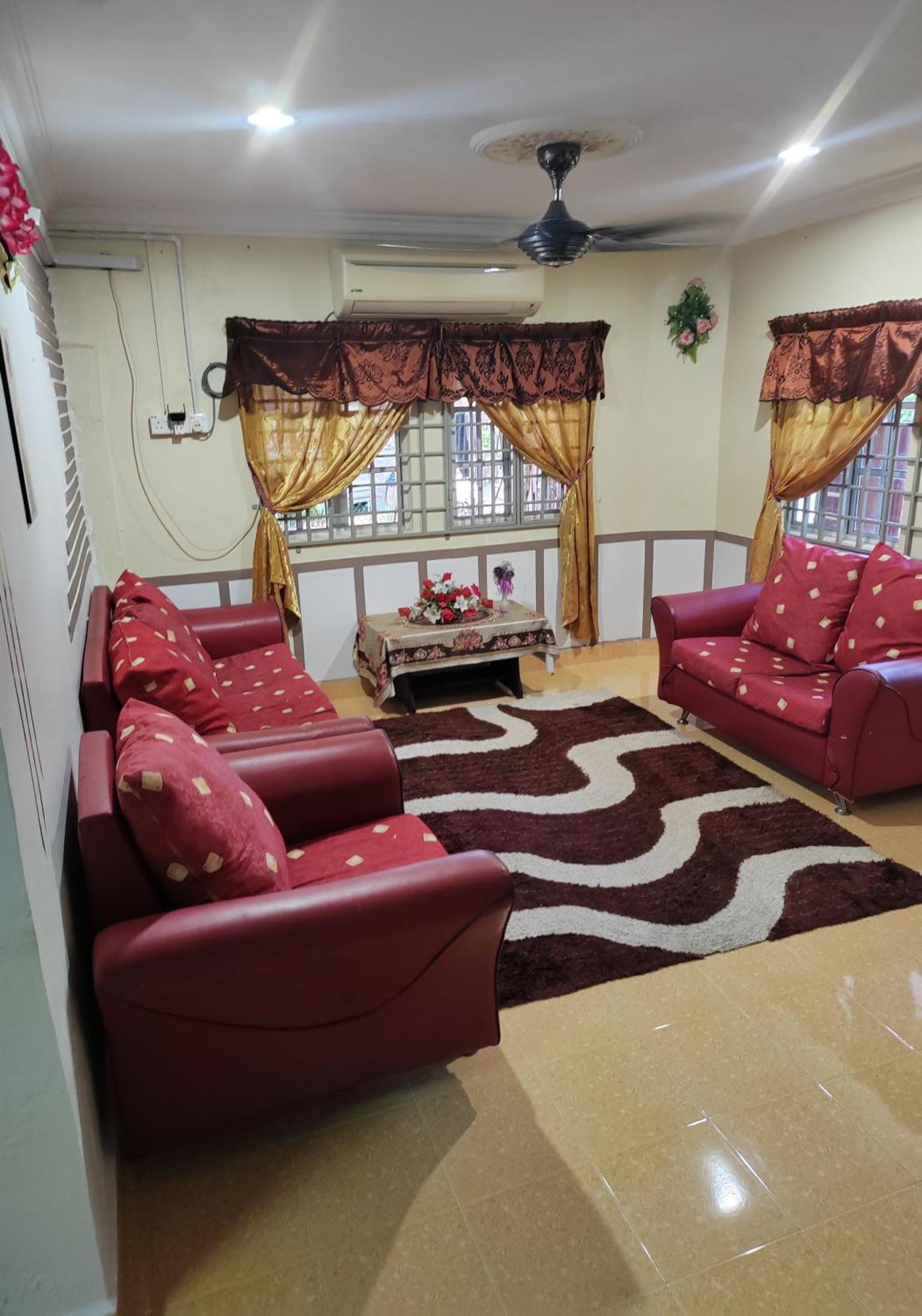 Iltizam Homestay *